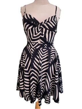 YOZY XL Navy Blue White Geometric Twist Front Cutout Back Tie Mini Dress NWT